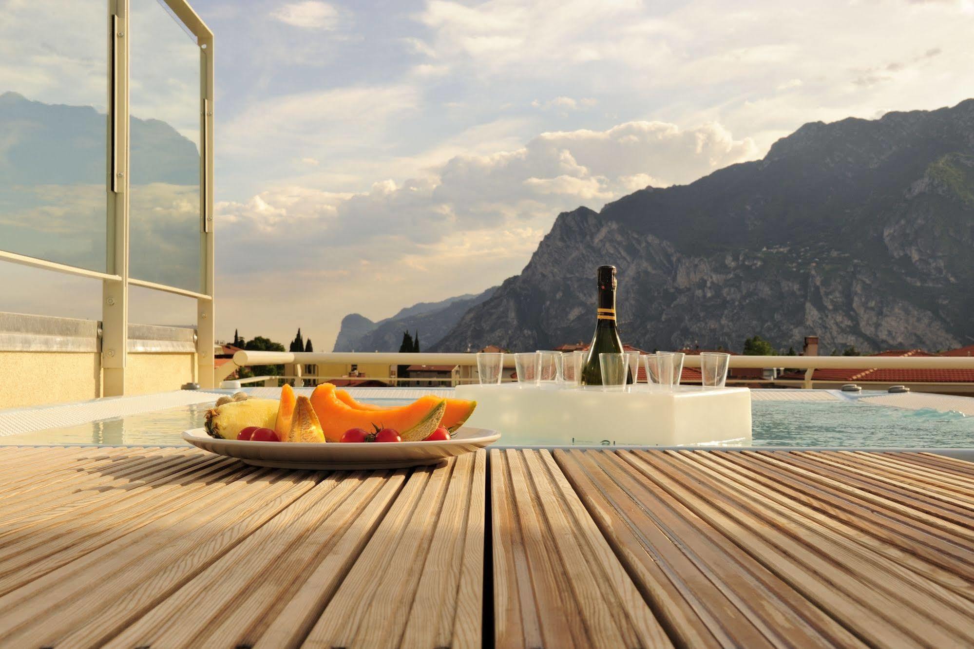 Eco Hotel Bonapace Torbole Sul Garda Luaran gambar
